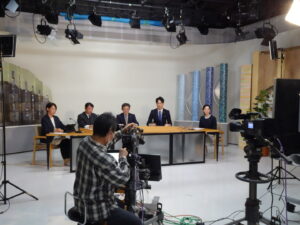 松本市議会を代表してテレビ松本で収録